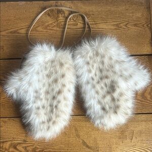 La Fiorentina Faux Fur Snow Leopard Mittens
